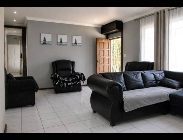 5 BEDROOM HOUSE FOR SALE IN LENASIA